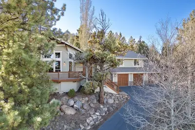 Image de Spacious home on West side with city view