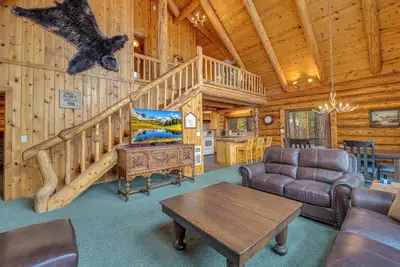 Image de 7 Miles outside of Sunriver Proper, Riverfront, Wi-Fi, Furnished Deck, privat