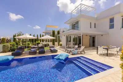 Image de 5 bedroom villa with pool