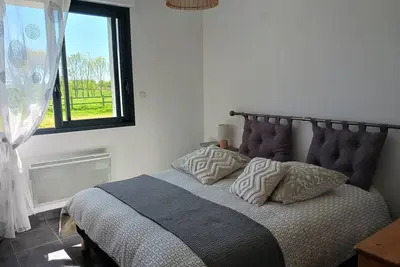Image de Nouveau meublé de loisirs rénové à la campagne près d'un espace loisir baignade.