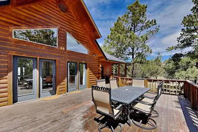 Image de Double Eagle | Serene Views, Custom Design + Across from Flying J Ranch!