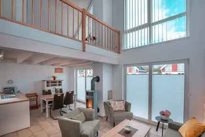 Image de Vacation home by the lake with fireplace, sauna, whirlpool and wellness shower