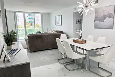 Image de The Tides, super upgraded condo!