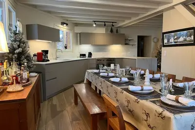 Image de Chalet, wifi, vue montagne, terrasse, parking, télévision, casier à ski, 170m², Les Gets