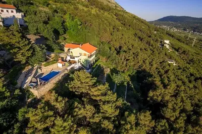 Image de Appartement de vacances Zrnovnica pour 1 - 7 personnes avec 3 chambres Ă coucher - Maison mitoyenne