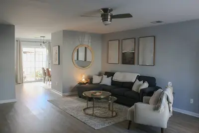 Image de Cozy Townhouse in High Point
