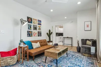 Image de Furnished 4-bedoom Old Town home - 5 minute drive to Talking Stick Resort Casino