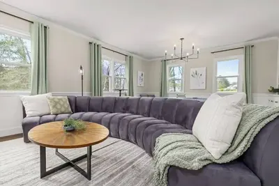 Image de Spacious Large Group Getaway w/ Hot Tub + Games!