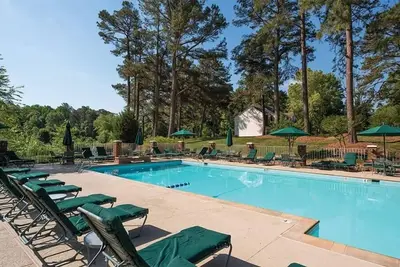Image de 1br Deluxe Condo w/ Historic Spirit of Williamsburg!