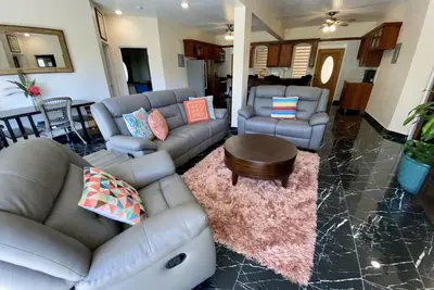 Image de Spacious Serene Villas~4 bedrooms-w/4 private ensuite bathrooms.