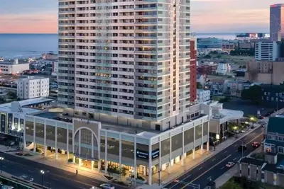 Image de 1br Condo Stunning City views -Vibrant Boardwalk!