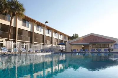 Image de 2br Fun With Family - Close to Disney!