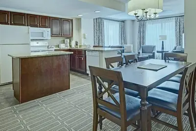 Image de 2br Deluxe Condo Steeped in Us History!