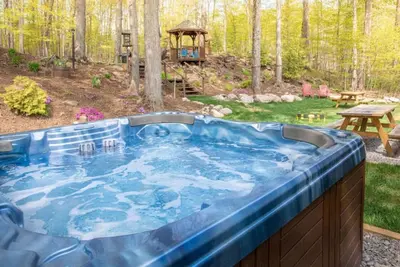 Image de Fun, Relaxing Cottage w Hot Tub, Sauna & Fast Wifi