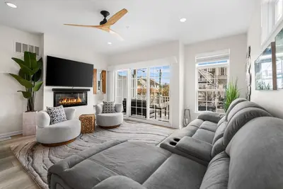 Image de Beach Block Beauty! 2 blocks from beach & downtown area.