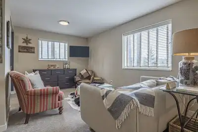 Image de Amazing location! 1 bedroom/1 bathroom cozy suite with full kitchen and views!