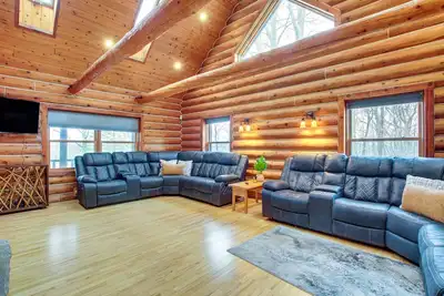 Image de Family Home w/ Indoor Pool ~ 2 Mi to Elkhart Lake!
