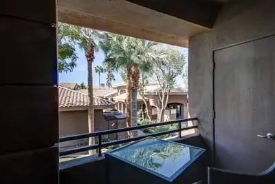 Image de Scottsdale - Popular area. . . close to golf, shops, dining, hiking.