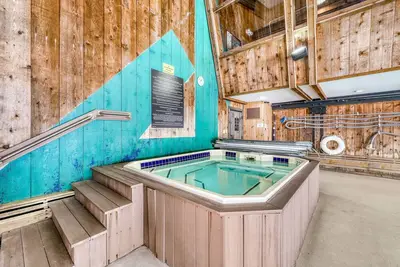 Image de Secluded dog-friendly home with two living rooms, chef's kitchen, smart TVs, W\/D