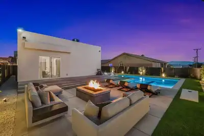 Image de Luxury Desert Retreat & Backyard Saltwater Oasis!