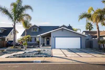 Image de Bring the whole family! 7 Bdrm, nice deck, big dock, close to fast waterđź’¦