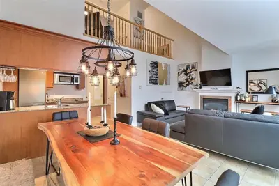 Image de Chalet Saint-Sauveur with heated pool (Summer) and Ski in Ski out!