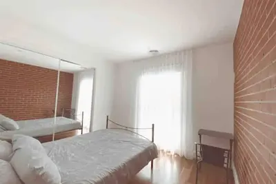 Image de New Stylish Retreat: 3-Bedroom Haven with Parking, Just 3. 5km from Cbd!