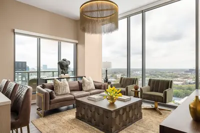 Image de *New* Goldfinger by Atlanta Luxury Rentals