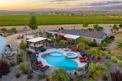 Image de Vineyard Oasis: Pool & Views!