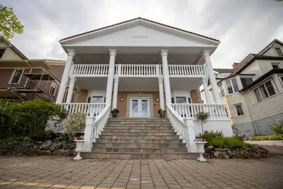 Image de Welcome to Niagaraluxurysuites one of the closest vacation home near the falls!