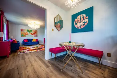 Image de Charming Mermaid themed retreat located in Old town Bay St. Louis