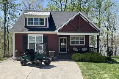 Image de “License To Chill”. Lake Cottage at Tims Ford Lake Golf cart\/Fire pit\/Marina