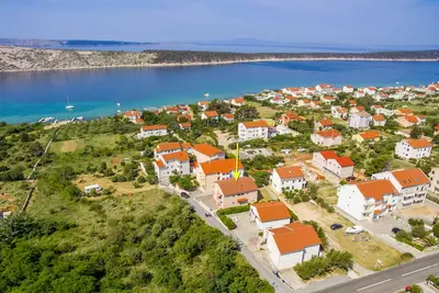 Image de Appartement d'une chambre avec la terrasse et la vue sur le mer Barbat, Rab (A-22584-a)