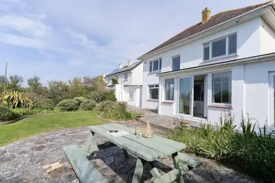 Image de Chi Lowen stands proud on Pentire Headland, overlooking Fistral beach.