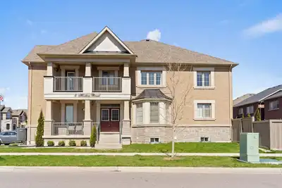 Spacious & Family-Friendly ~ 3br, 3. 5wr ~ Brampton