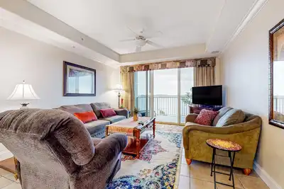 Image de Lakefront condo with pool, hot tub, balcony & prime location for theme parks