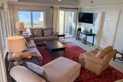Image de Oceanfront condo with stunning view, wraparound balcony, pool & hot tub