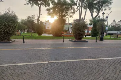 Departamento en Primer Piso Frente a Parque, 2 Cuartos, 2 Baños, Mascotas sí :)
