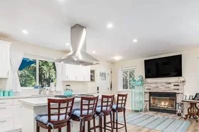 Image de Redwood Home - view of the river!
