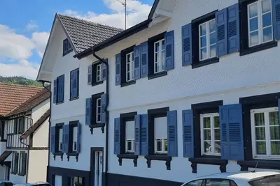Image de Maison de vacances 'Bühlertal Mit 3 Fewos' avec vue sur les montagnes, terrasse privée et Wi-Fi