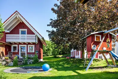 Image de Maison de vacances 'Naturhäusle Oberschwaben' avec vue sur la montagne, terrasse privée et Wi-Fi