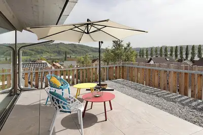 Image de Maison de vacances 'Architektenhaus Mit Seesicht' avec vue sur le lac, terrasse privée et Wi-Fi