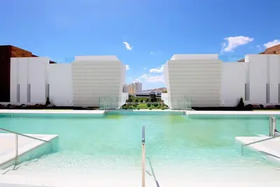 Image de Appartement de luxe avec toutes commodités, Proche du port, des restaurants et des plages