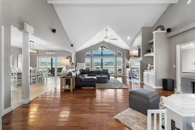 Image de Lake House 59 - Waterfront house with channel view!