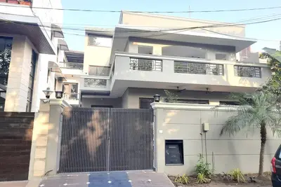 Image de 4 bedroom Duplex Villa Opp to Galleria Market Dlf Phase 4 | Harmony Suites, Ggn