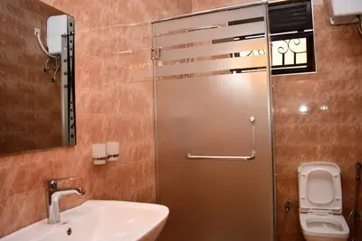 Image de 2-bedroom apartment in serene Entebbe with WiFi, Ac. Book now