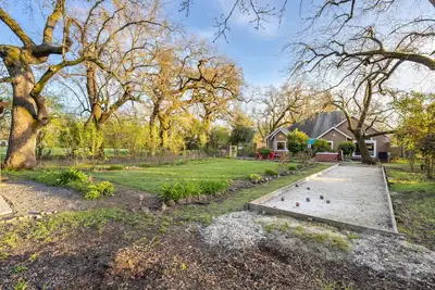 Image de Valley of the Moon by AvantStay | Tranquil Escape, Large Yard, Hot Tub, Fire Pit