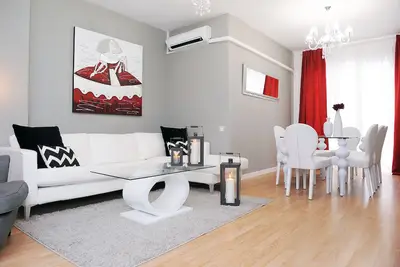 Image de Spacieuse maison familiale de 4 chambres près de la Plaza Universidad