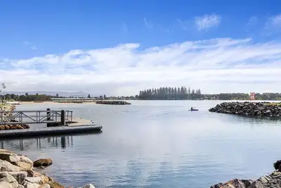 Image de Lake Illawarra foreshore - Close to beach -3 bedrooms - Lake view - sleeps 7