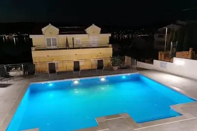 Image de Appartement de vacances Okrug Gornji pour 1 - 5 personnes avec 2 chambres à coucher - Appartement de